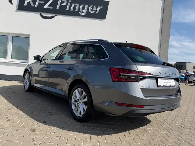 Skoda Superb view 5