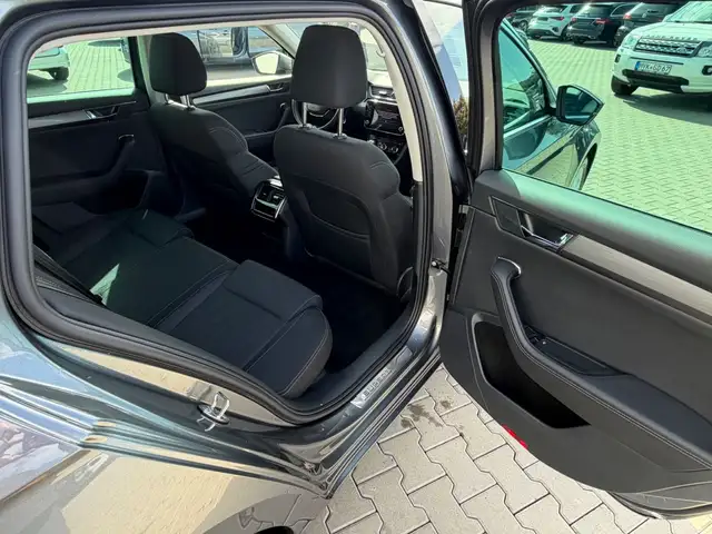 Skoda Superb view 14