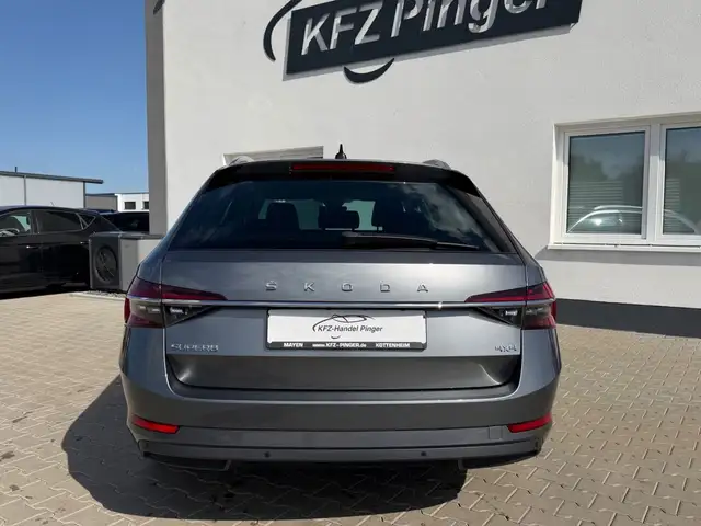 Skoda Superb view 6