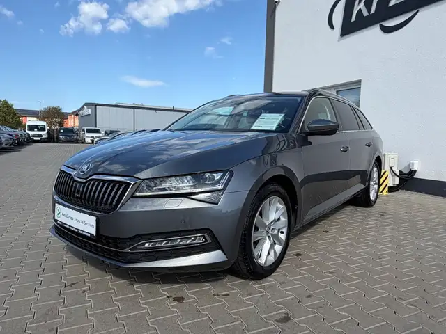 Skoda Superb view 4