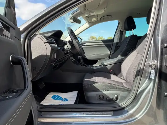 Skoda Superb view 11