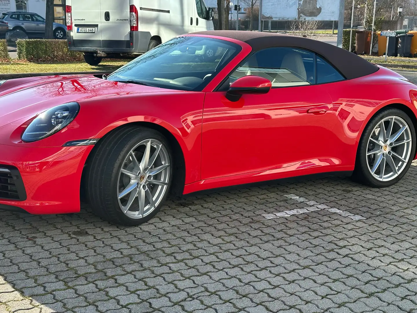 Porsche 992 992 Cabrio PDK Chrono SportAbgas Navi Kamera Sound Roşu - 1