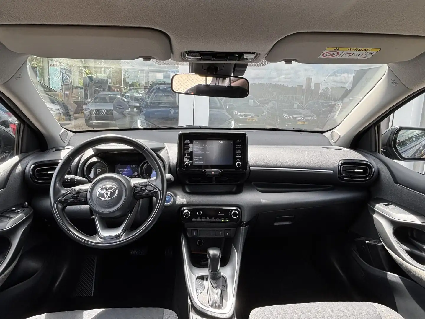 Toyota Yaris 1.5 Hybrid Dynamic | Apple Carplay / Android Auto Grijs - 2