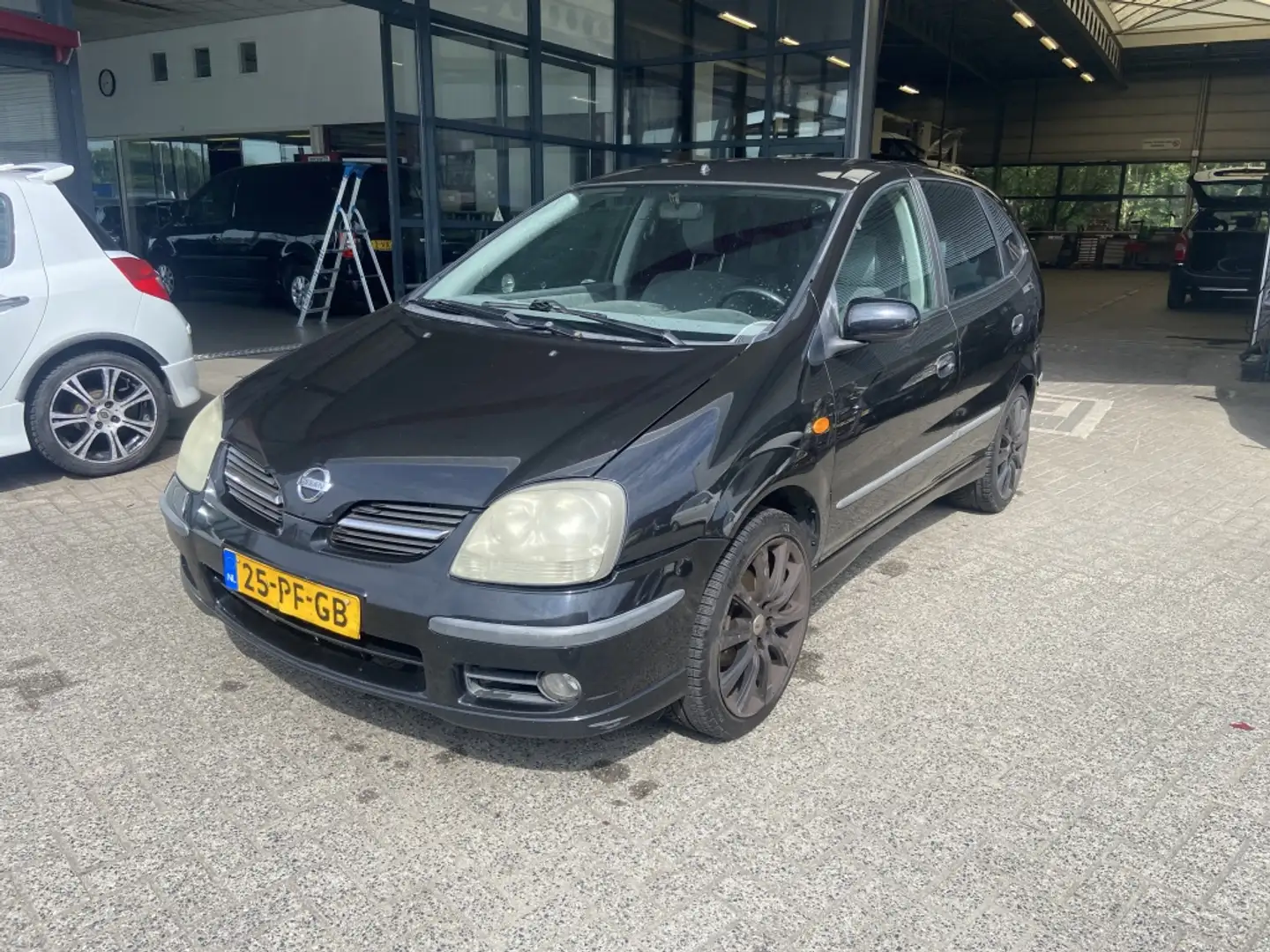 Nissan Almera Tino 1.8 Acenta Noir - 2