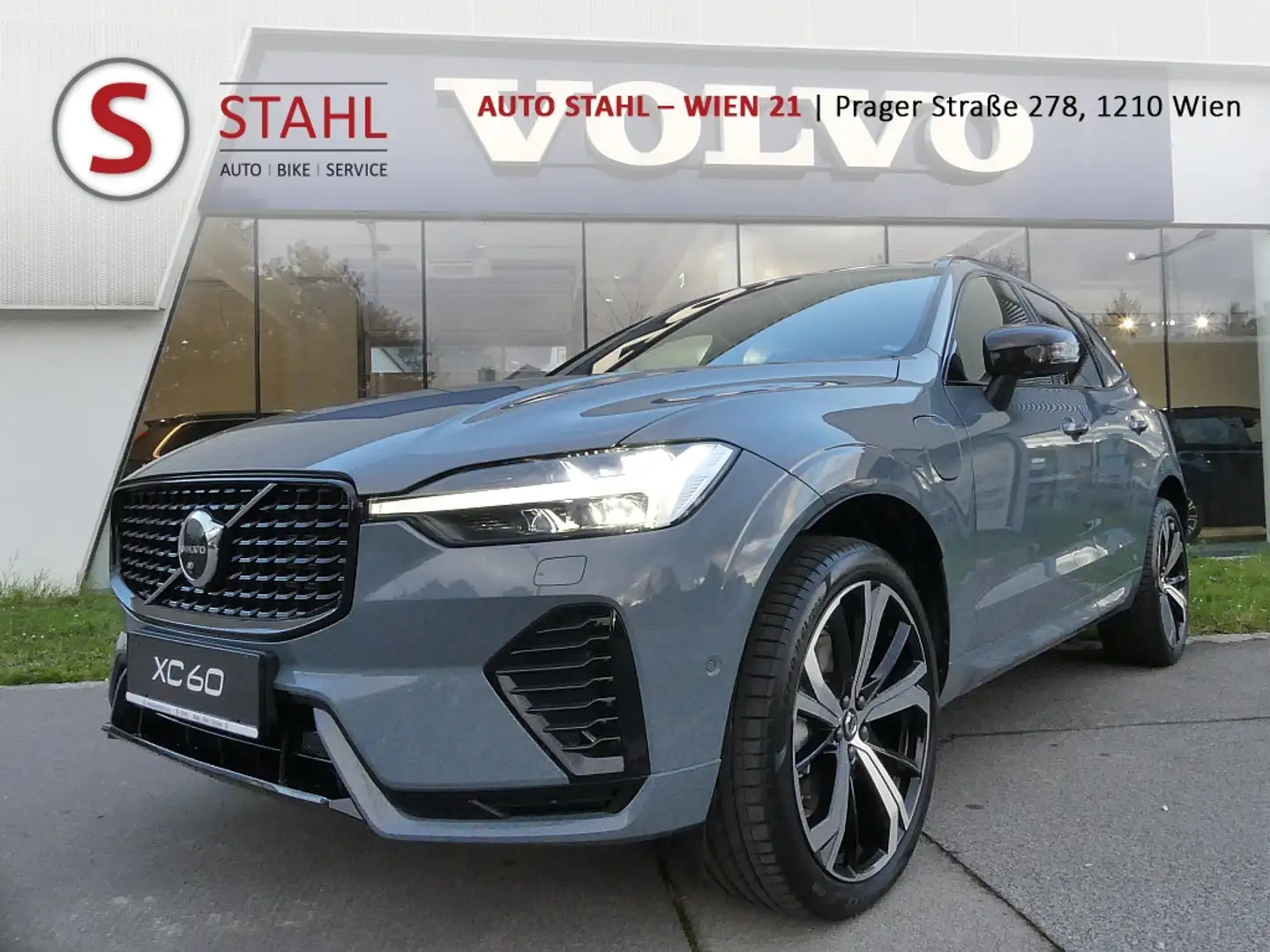 Volvo XC60 T6 AWD Recharge PHEV Ultimate Dark Geartronic A... Grau - 1