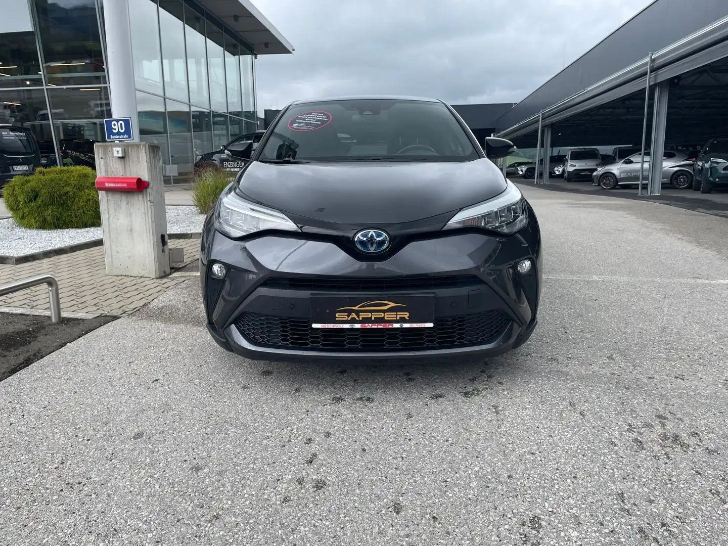 Toyota C-HR 1,8 Hybrid C-LUB CVT Grau - 2