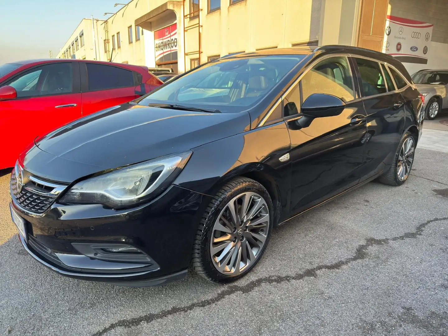 Opel Astra Sports Tourer 1.6 cdti Innovation 136cv auto Nero - 1