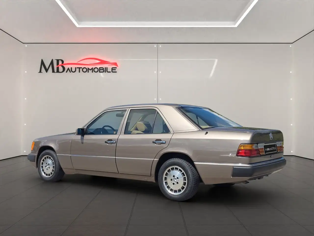 Mercedes-Benz 250 D *ZENTRAL*E-FENSTER*4 GANG AUTOMATIK*H-KEN., foto 3