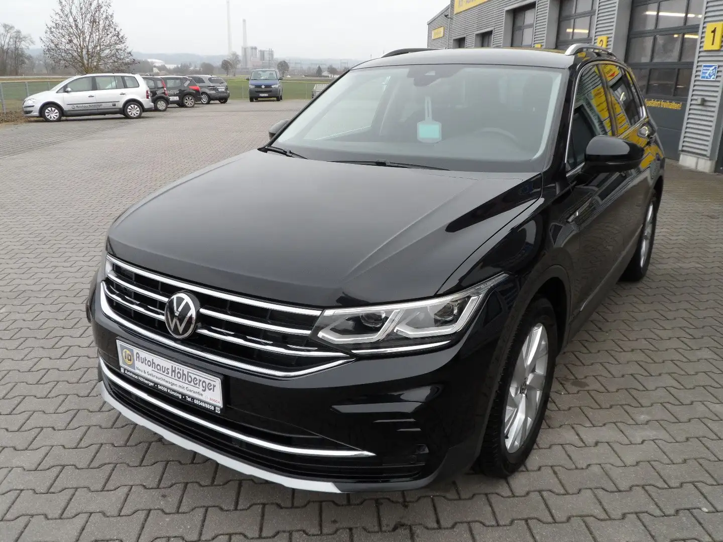 Volkswagen Tiguan Elegance/DSG/AHK/LED/Navi/SHZ/LRH/Voll Noir - 1