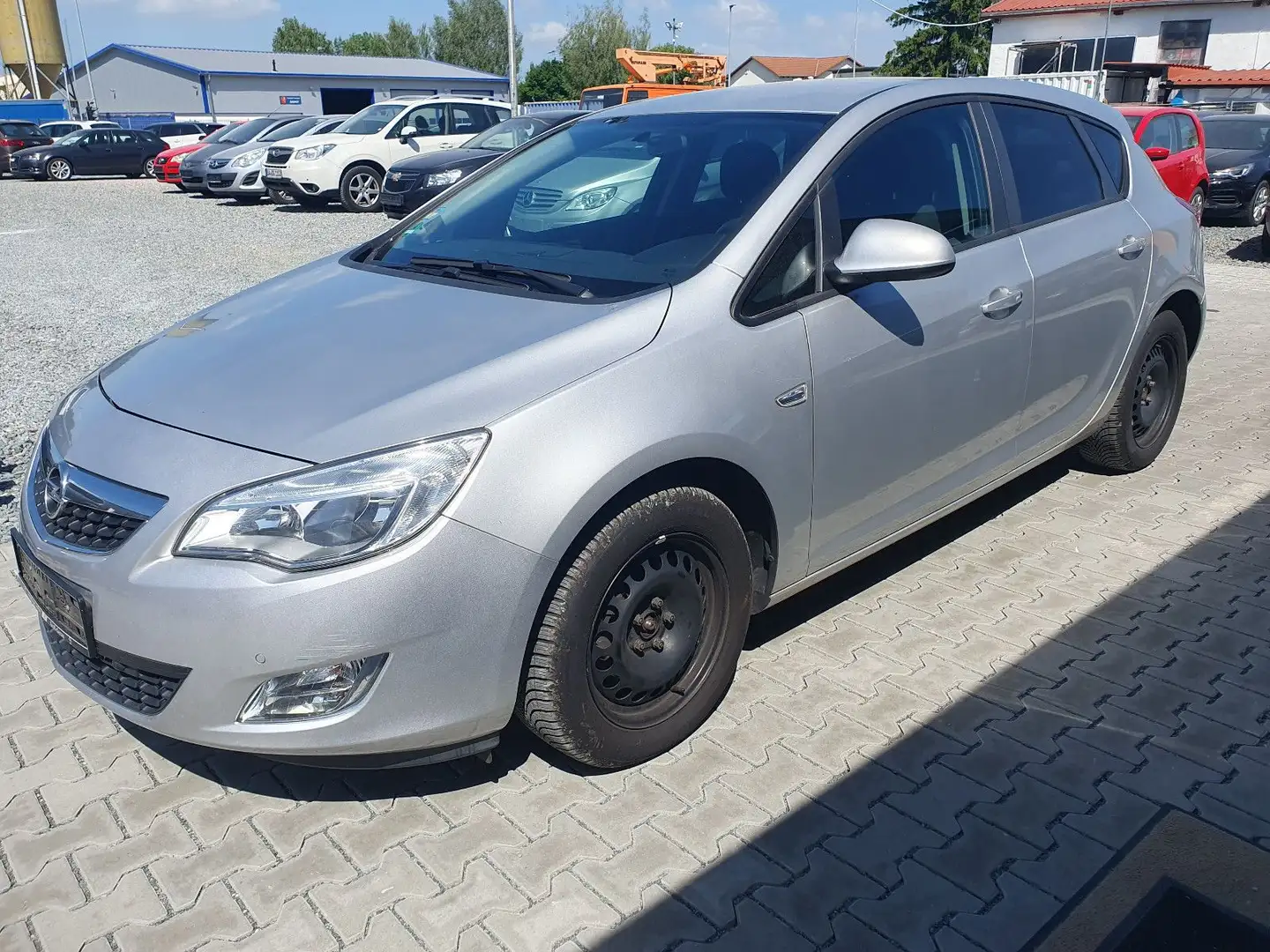 Opel Astra J Lim. 5-trg. Design Edition Plateado - 2