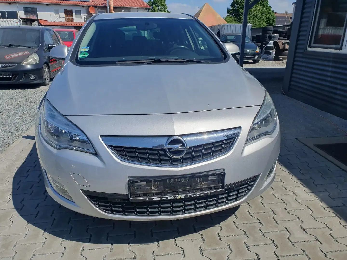 Opel Astra J Lim. 5-trg. Design Edition Plateado - 1