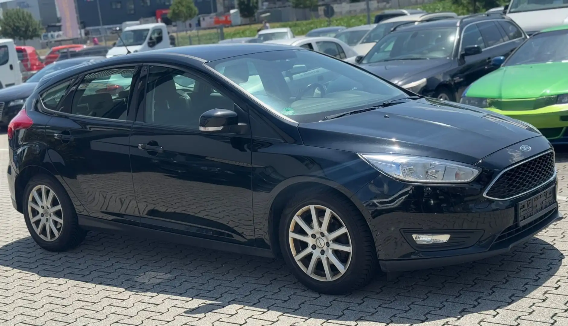 Ford Focus Lim. 1.5 Diesel*Navi*PDC*1.HD Schwarz - 2
