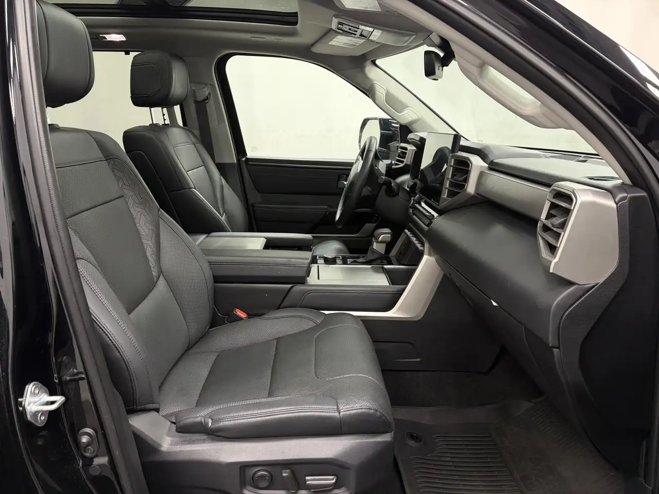 Toyota Sequoia снимка Toyota Sequoia