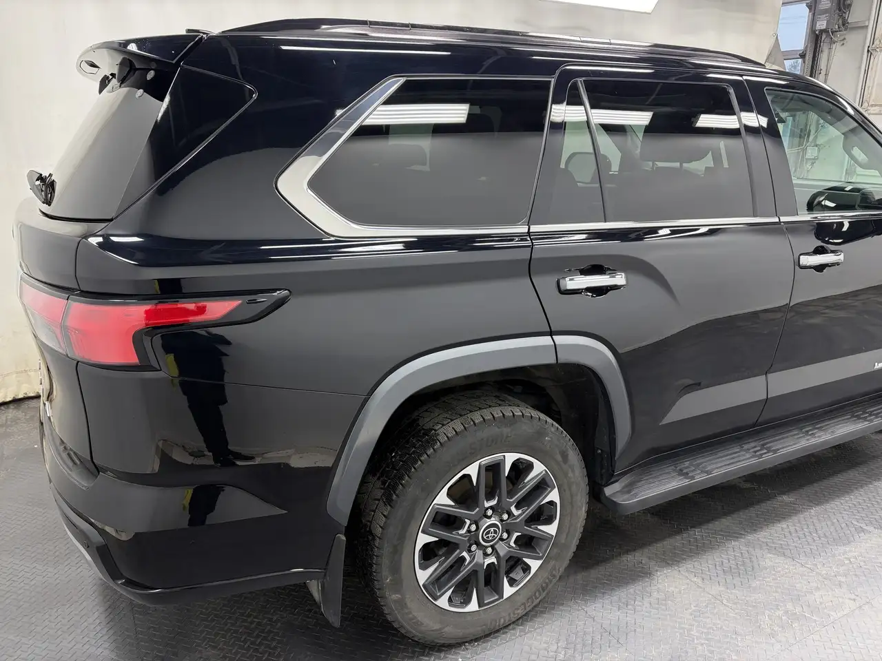 Toyota Sequoia снимка Toyota Sequoia