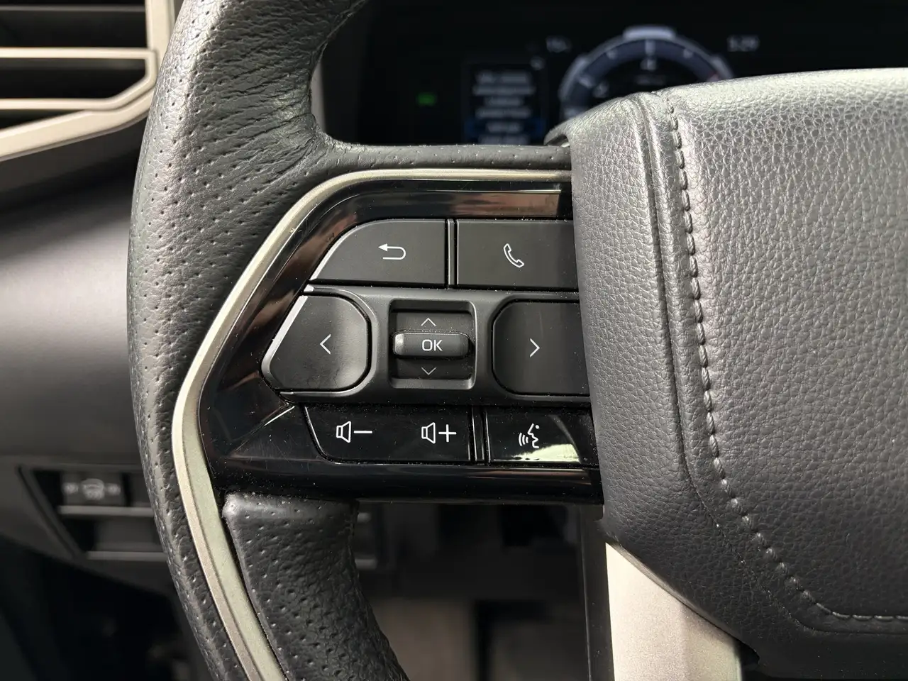 Toyota Sequoia снимка Toyota Sequoia