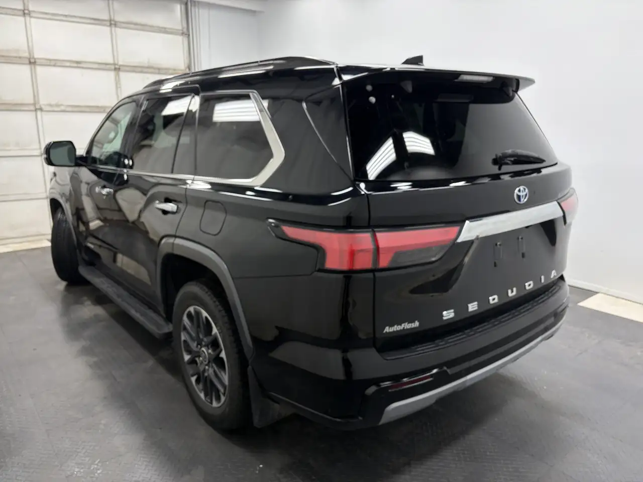 Toyota Sequoia снимка Toyota Sequoia