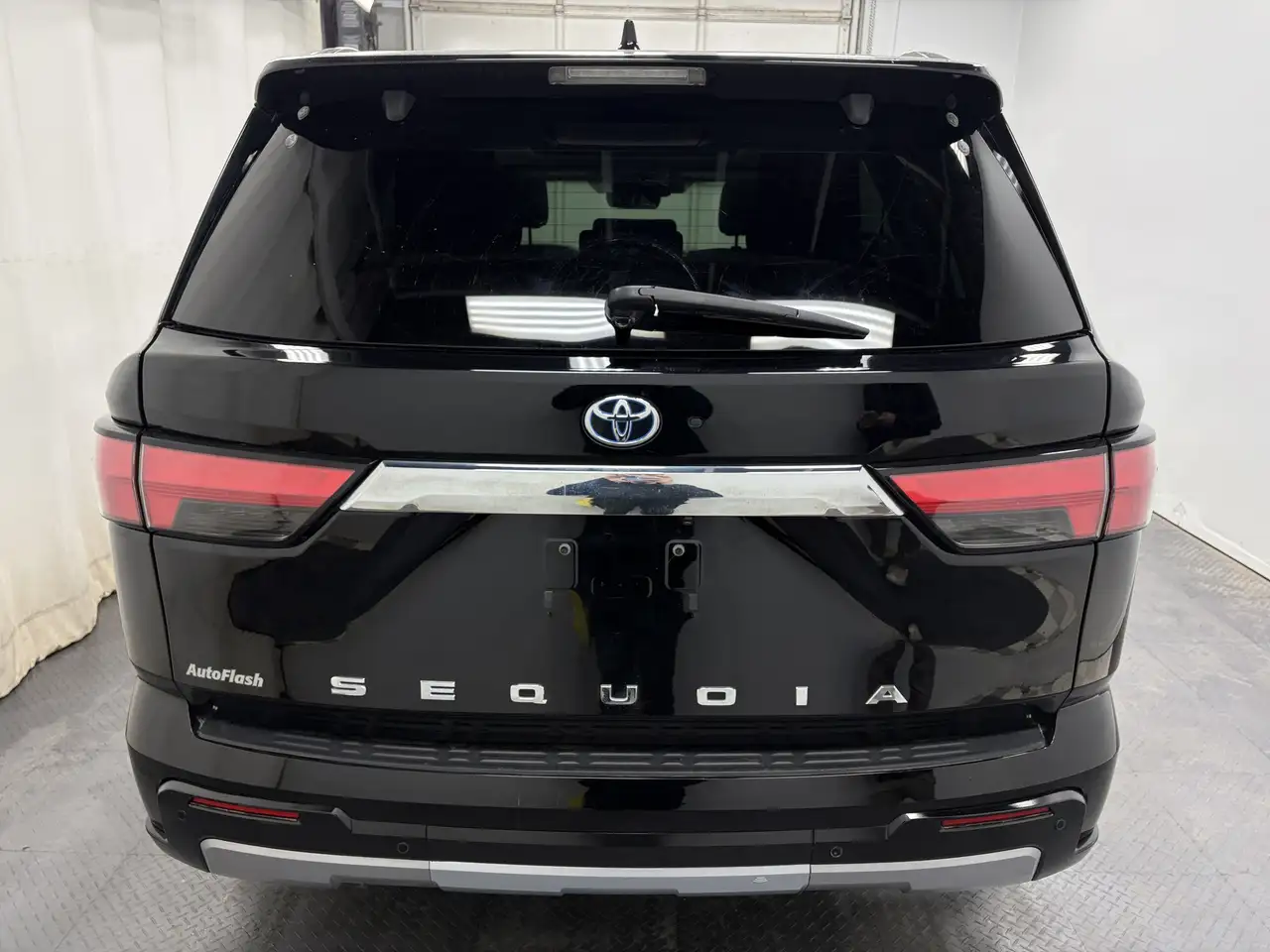 Toyota Sequoia снимка Toyota Sequoia