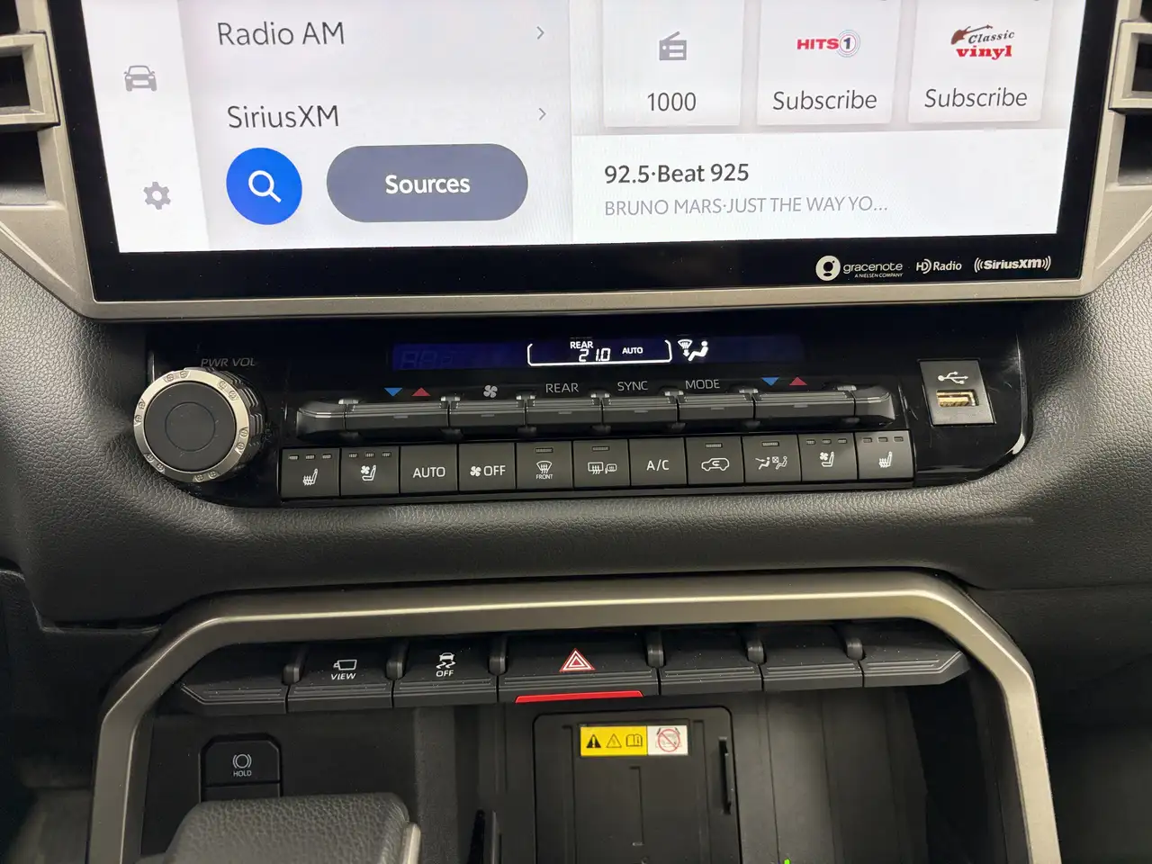 Toyota Sequoia снимка Toyota Sequoia