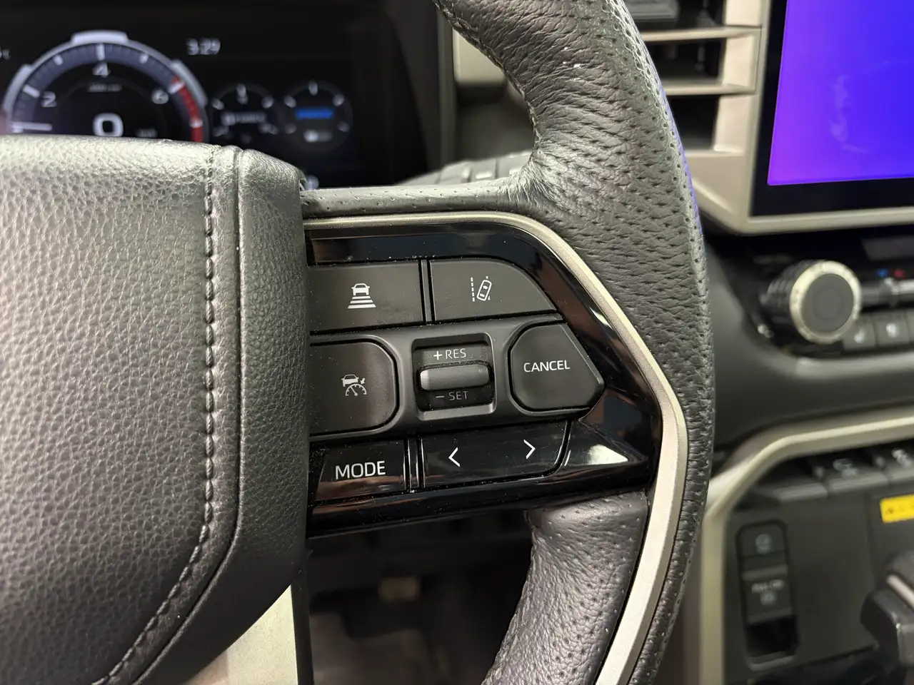 Toyota Sequoia снимка Toyota Sequoia