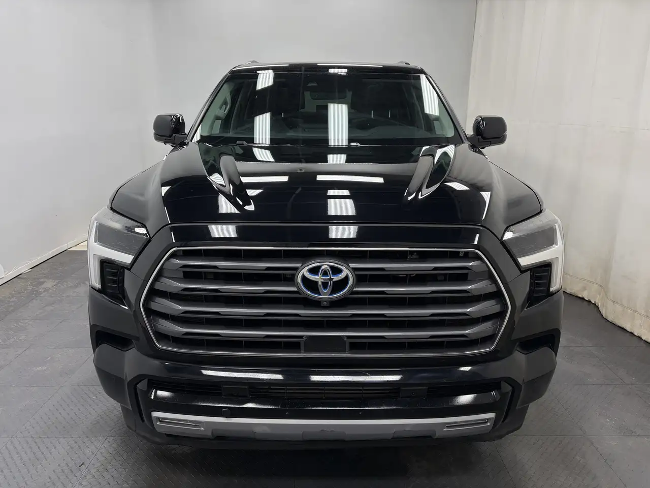 Toyota Sequoia снимка Toyota Sequoia