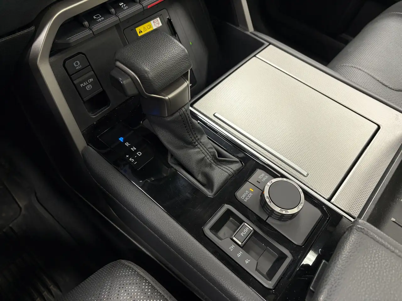 Toyota Sequoia снимка Toyota Sequoia