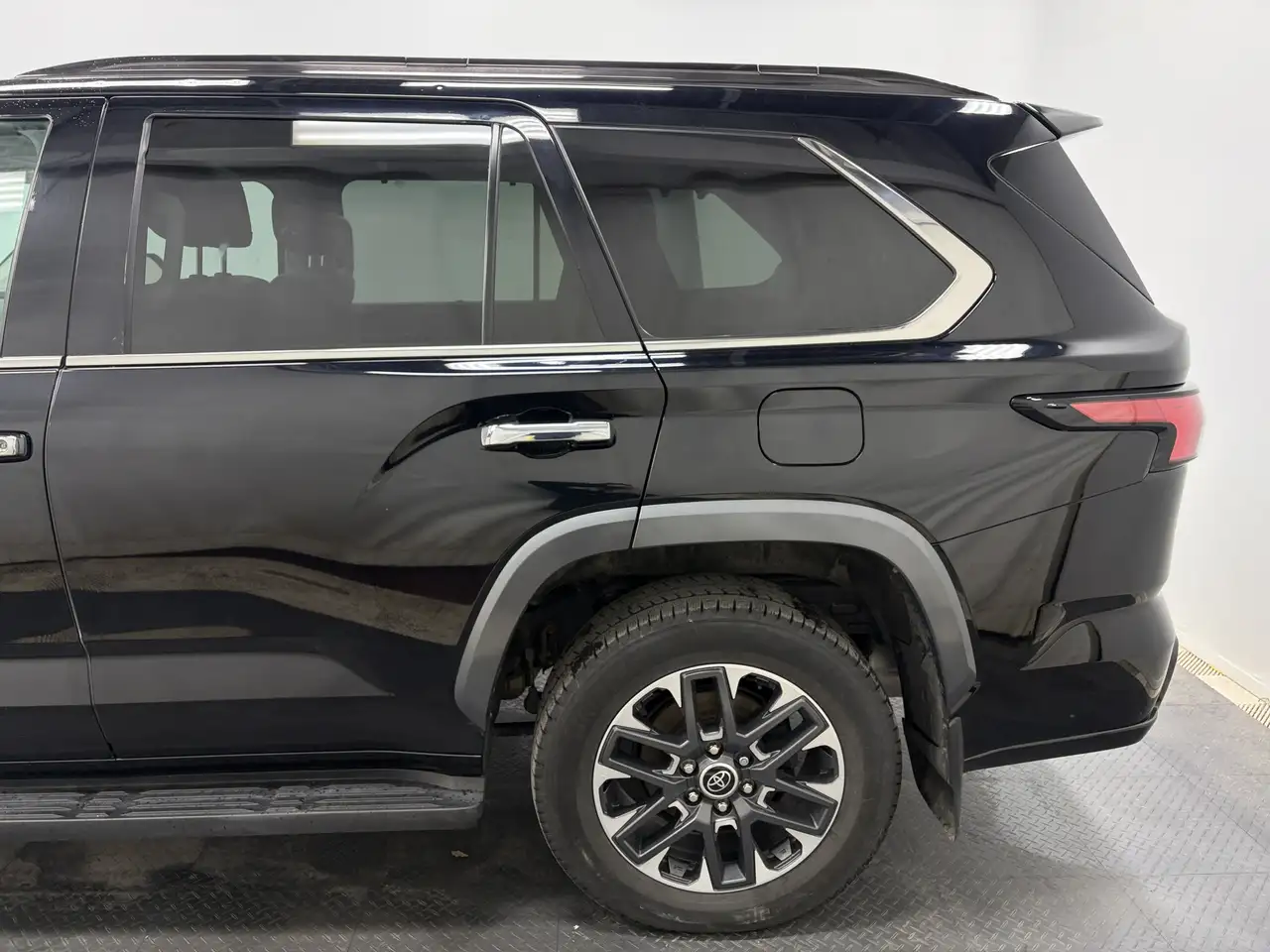 Toyota Sequoia снимка Toyota Sequoia
