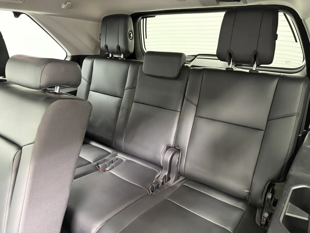 Toyota Sequoia снимка Toyota Sequoia