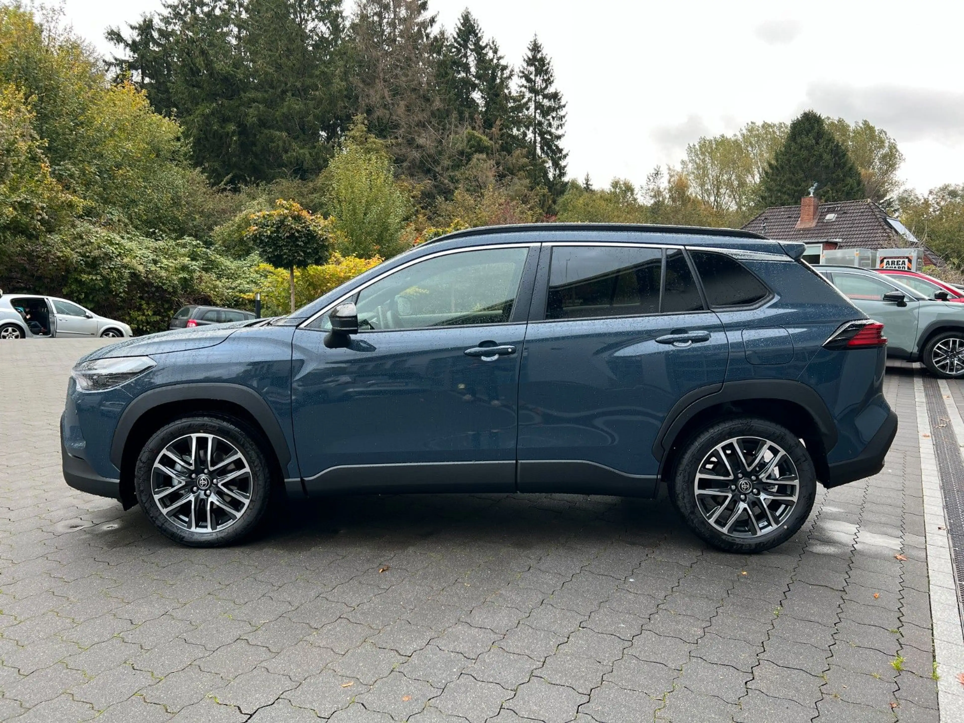 Toyota Corolla Cross 1.8 Hybrid STYLE FACELIFT *SOFORT* — photo 4