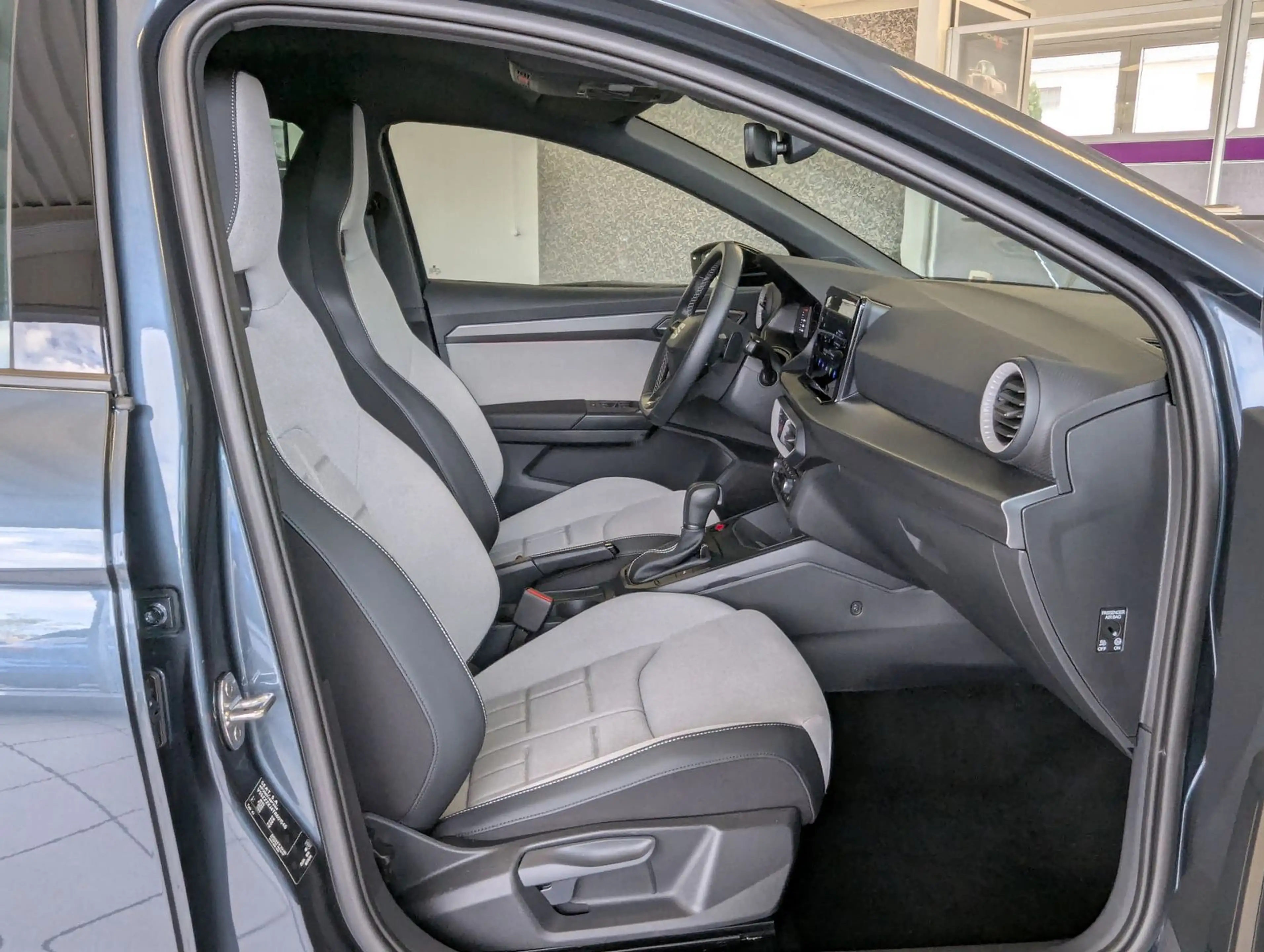 SEAT Ibiza 1.0 TSI FR Black Edition Navi ACC LED 18" — photo 16