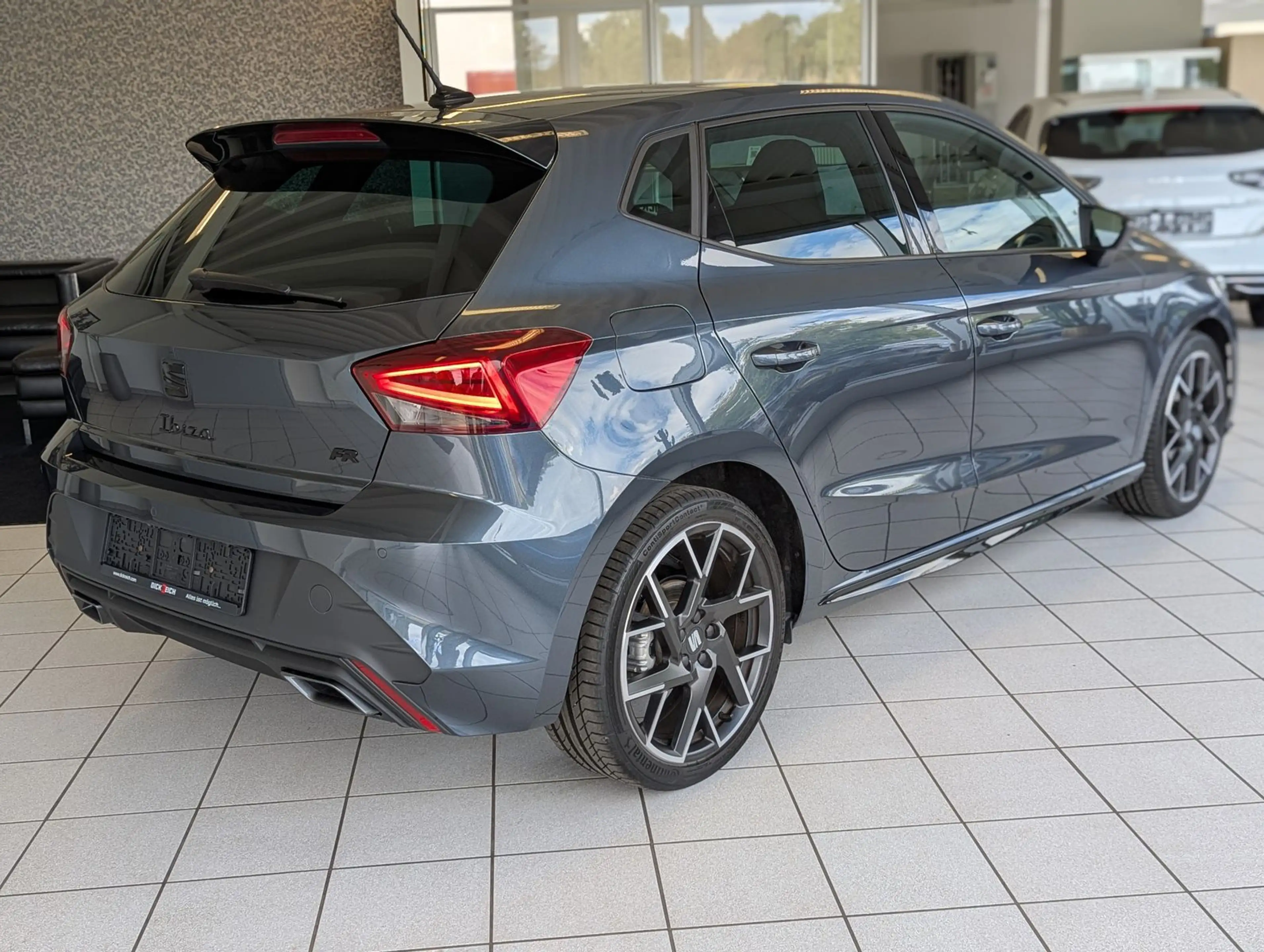 SEAT Ibiza 1.0 TSI FR Black Edition Navi ACC LED 18" — photo 5