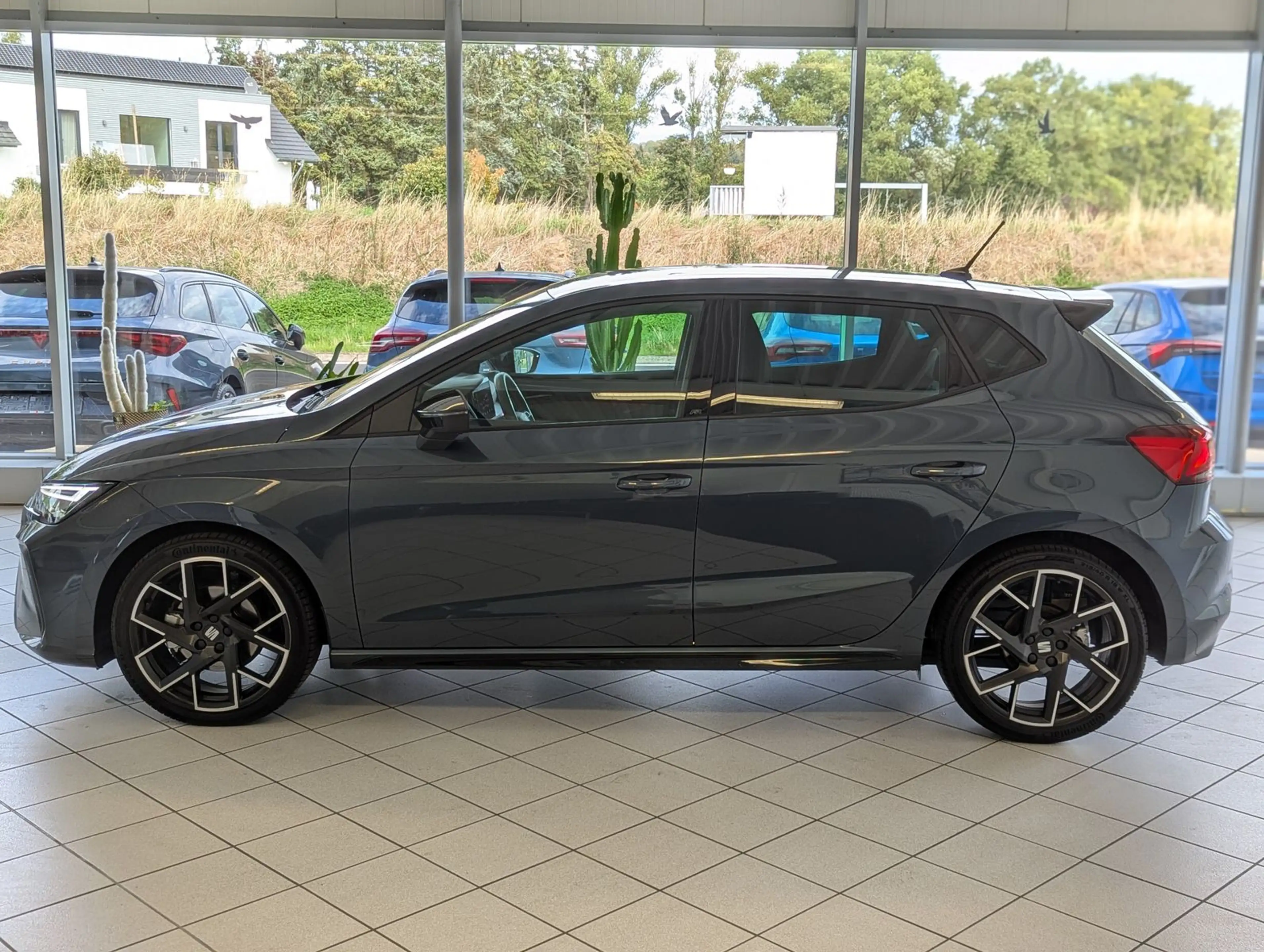 SEAT Ibiza 1.0 TSI FR Black Edition Navi ACC LED 18" — photo 4