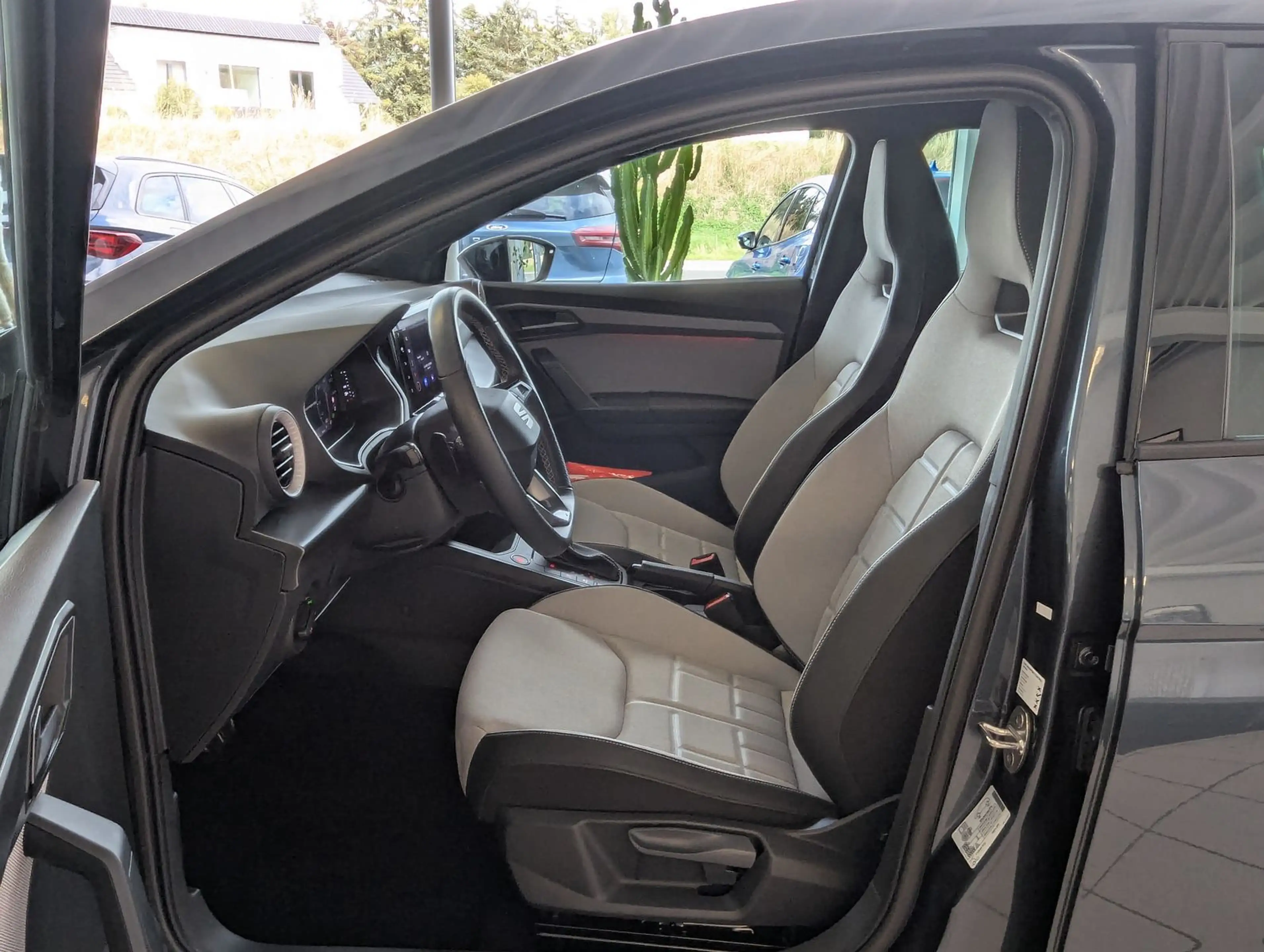 SEAT Ibiza 1.0 TSI FR Black Edition Navi ACC LED 18" — photo 13