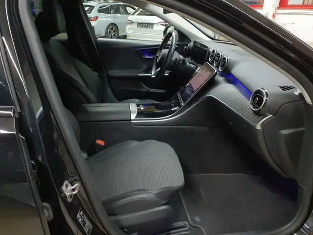 Mercedes-Benz C-Class view 8