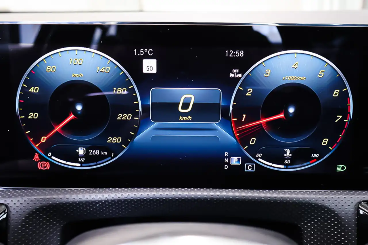 Mercedes-Benz CLA снимка Mercedes-Benz CLA