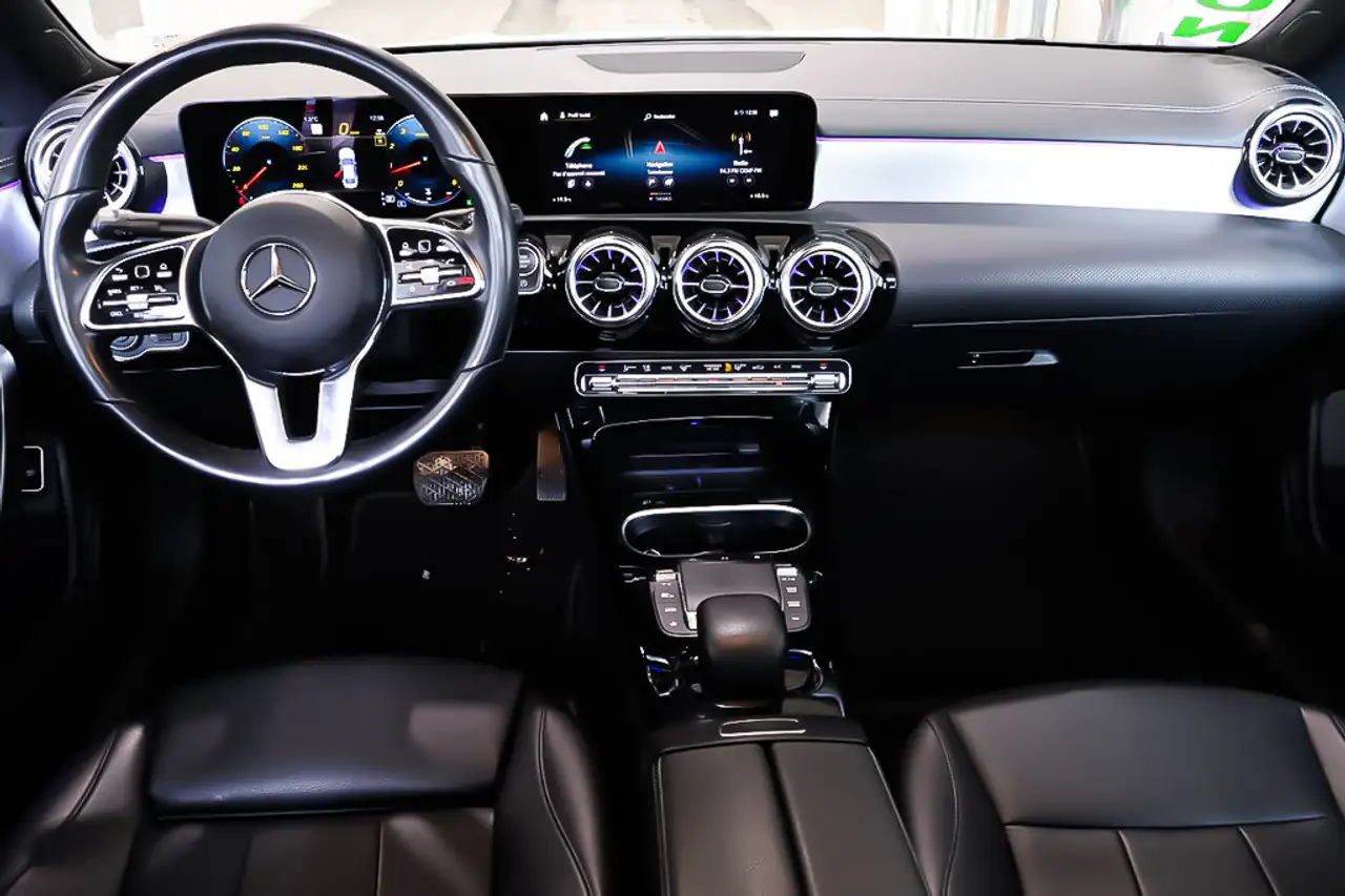 Mercedes-Benz CLA снимка Mercedes-Benz CLA