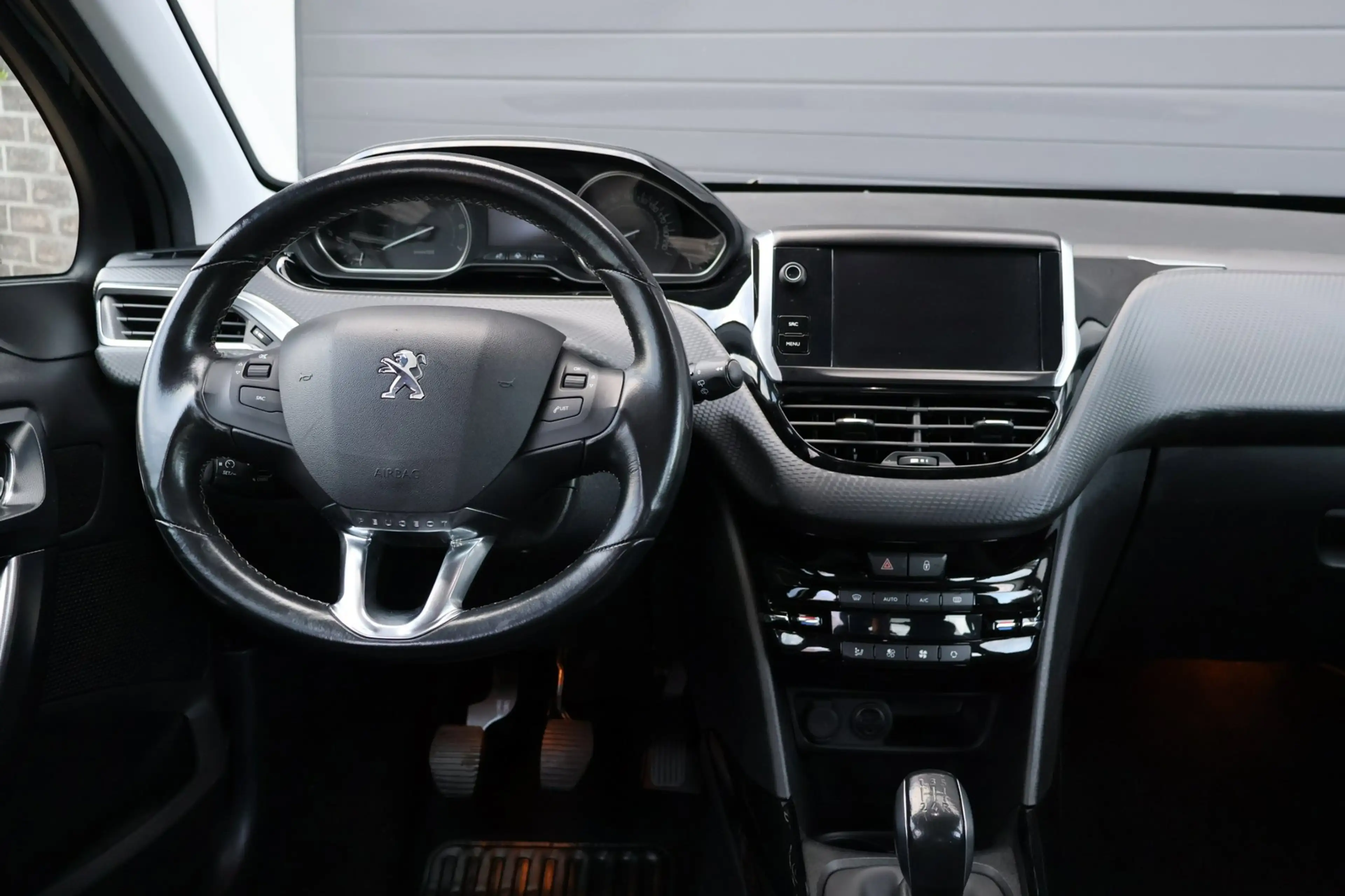 Peugeot 2008 1.2 PureTech GT-line Navi/Camera/Leder/PDC/Dealer — photo 8