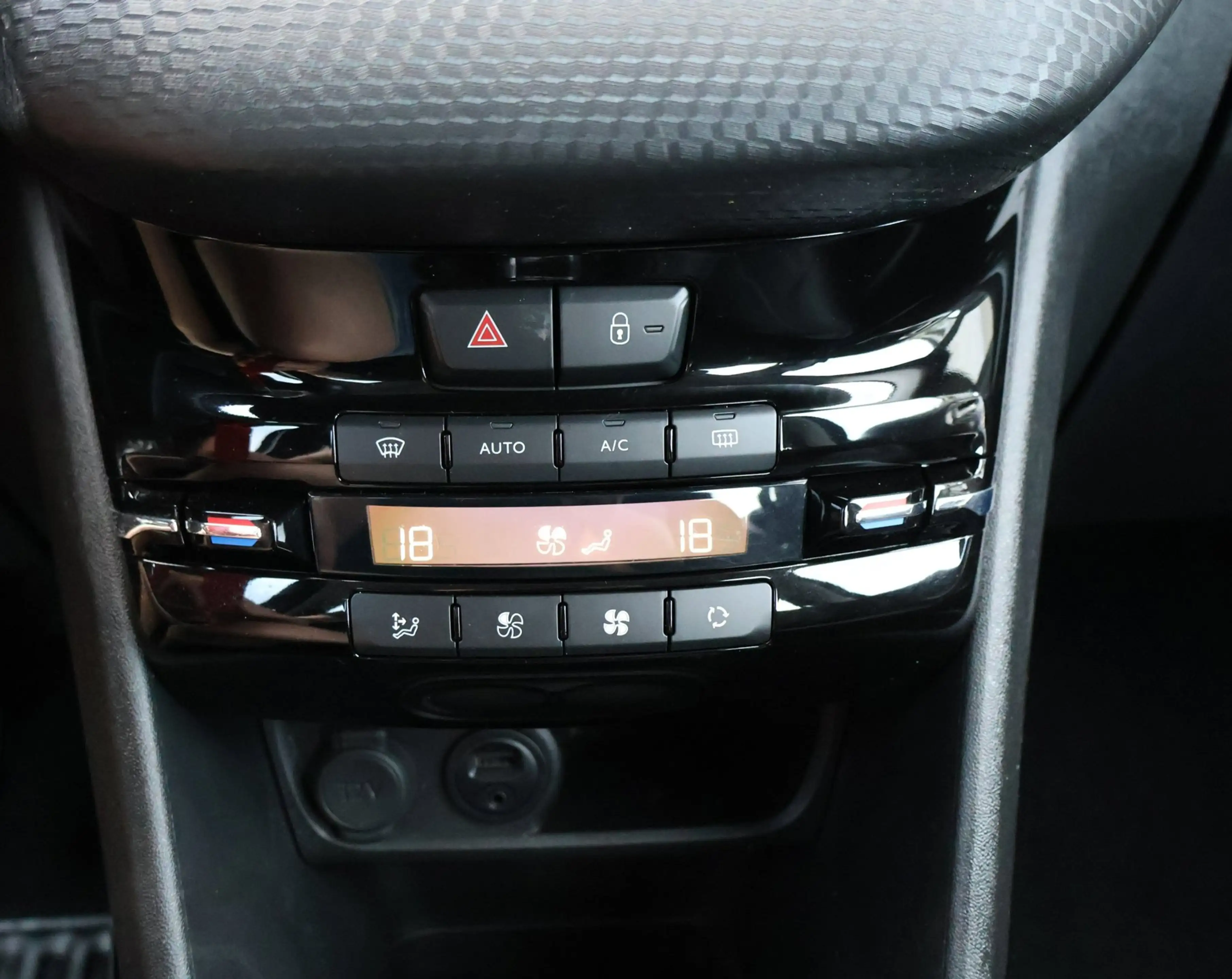 Peugeot 2008 1.2 PureTech GT-line Navi/Camera/Leder/PDC/Dealer — photo 13