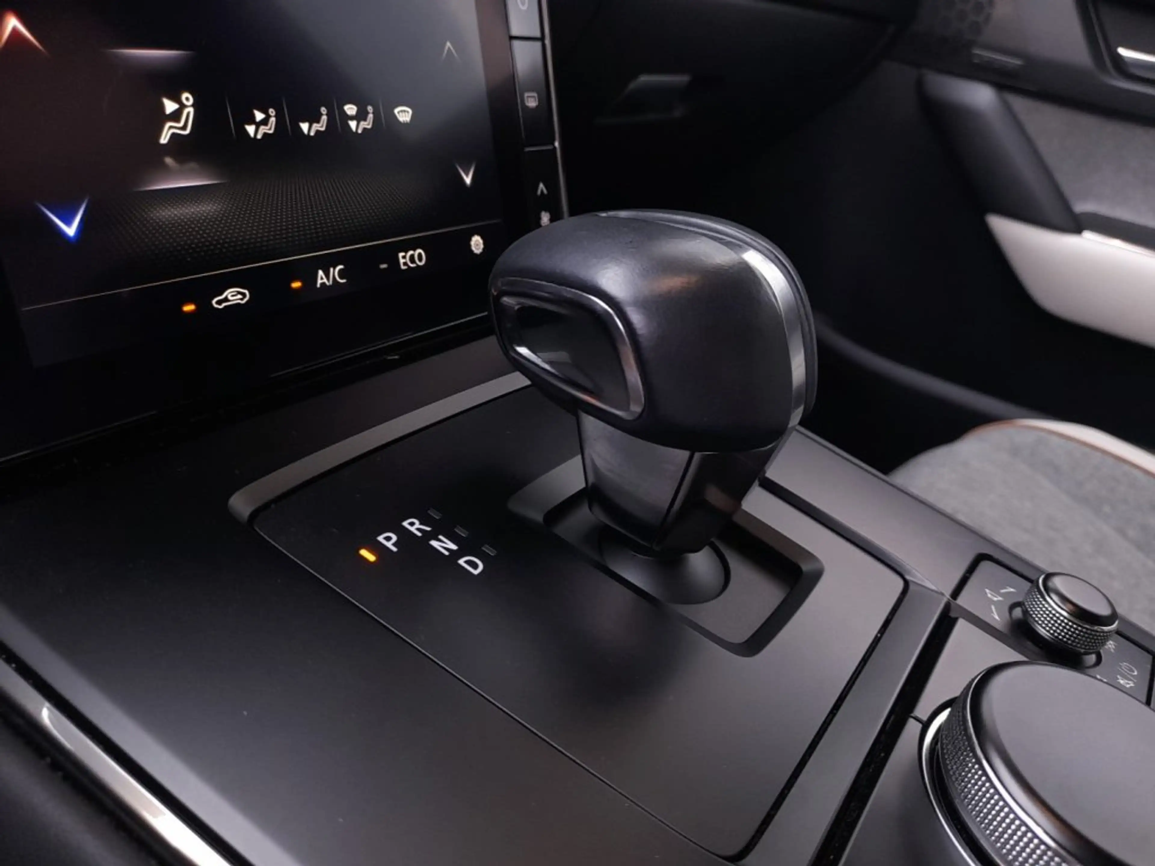 Mazda MX-30 MAKOTO e-SKYACTIV Aut. *MATRIX LED / NAVI / 360° KAMERA / E-SITZE & MEMORY / BOSE-SOUND-SYSTEM* — photo 8