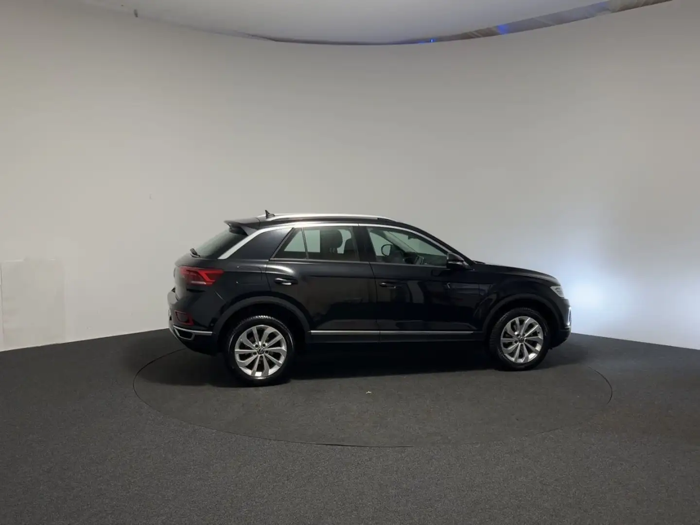 Volkswagen T-Roc 1.5 TSI Style Einparkhilfe Sitzheizung Zwart - 2