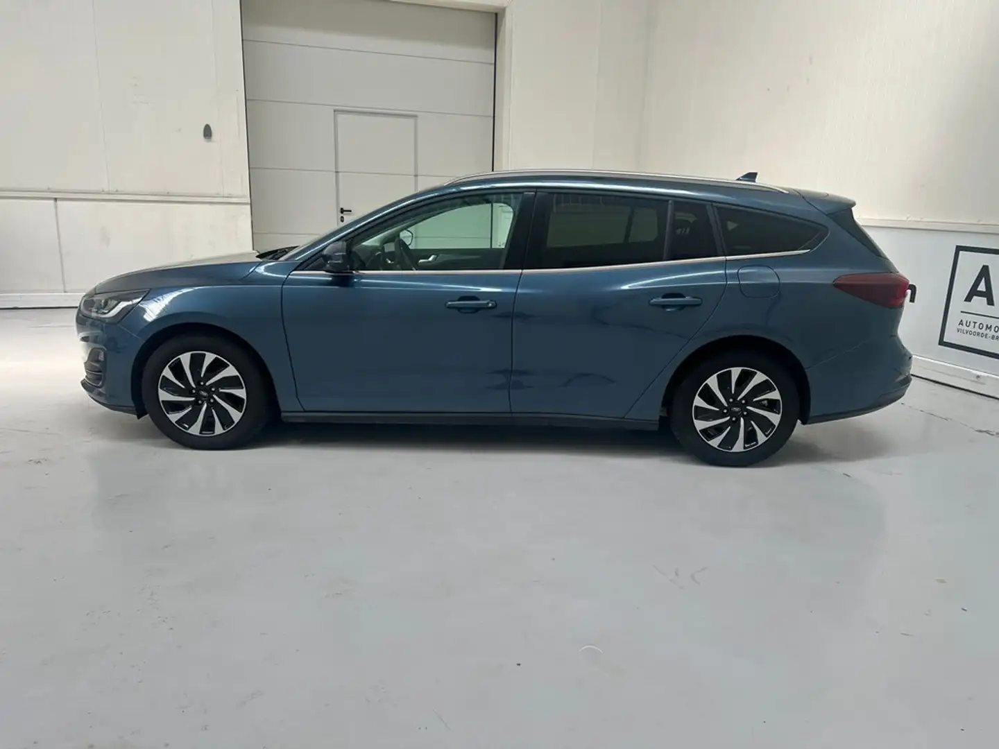Ford Focus * Titanium - Clipper - Benzine * Bleu - 2
