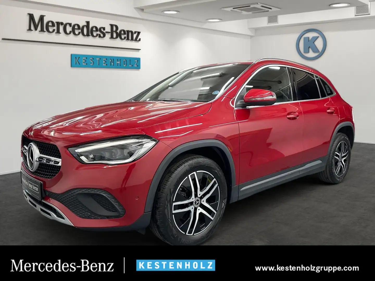 Mercedes-Benz GLA 200 Multibeam AHK Kamera Laderaump Klimaautom Roşu - 1