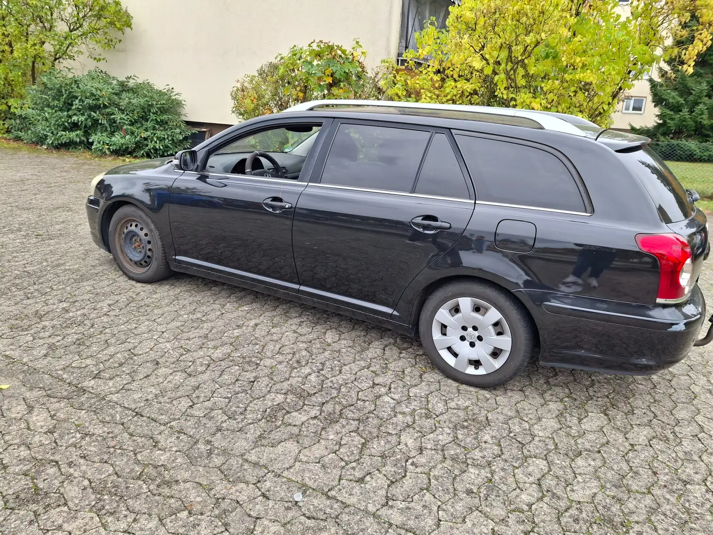 Toyota Avensis Avensis Combi 1.8 VVT-i Combi Schwarz - 1
