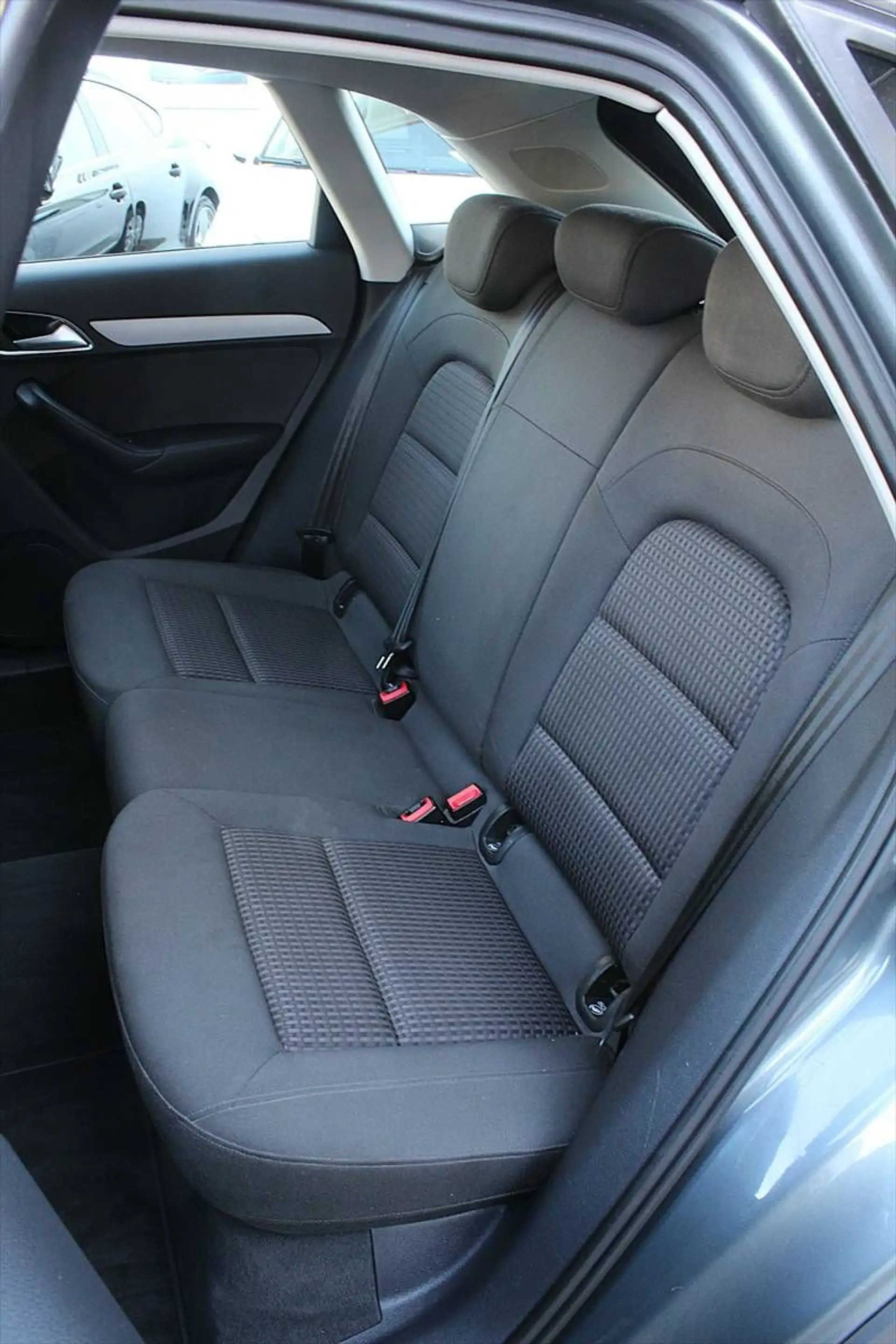Audi Q3 2,0 TFSI Quattro Klimaautom Sitzhzg Xenon Alu — photo 5