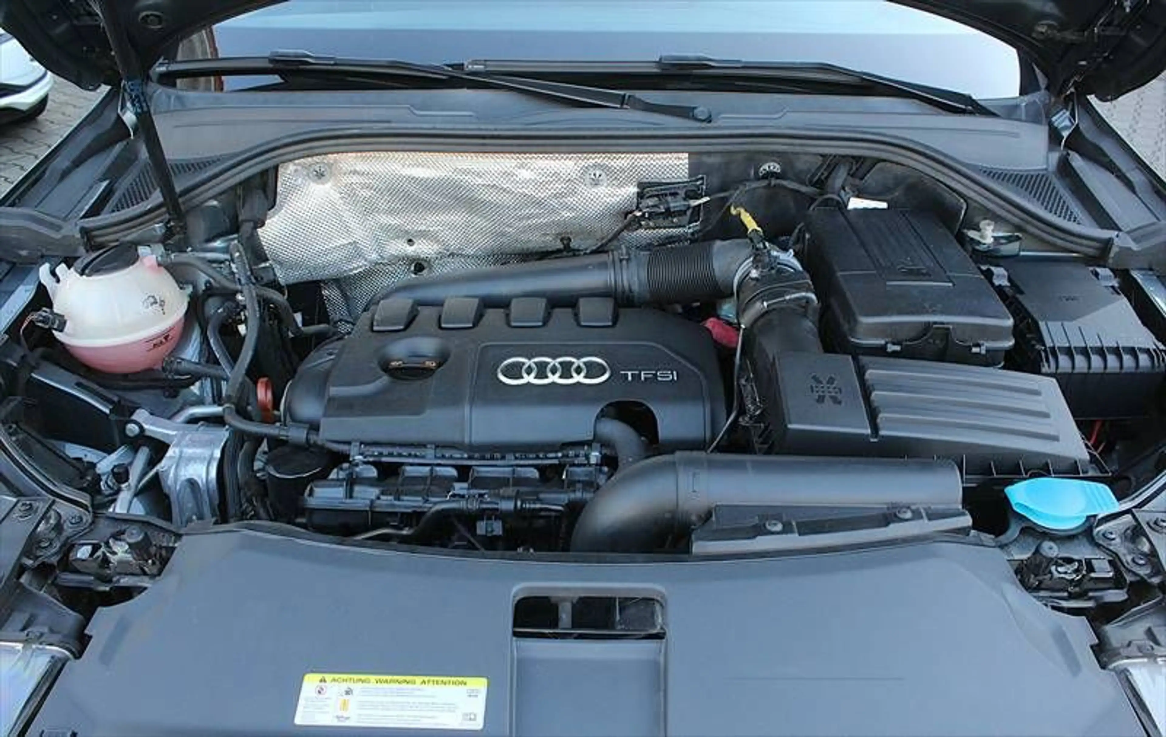 Audi Q3 2,0 TFSI Quattro Klimaautom Sitzhzg Xenon Alu — photo 11
