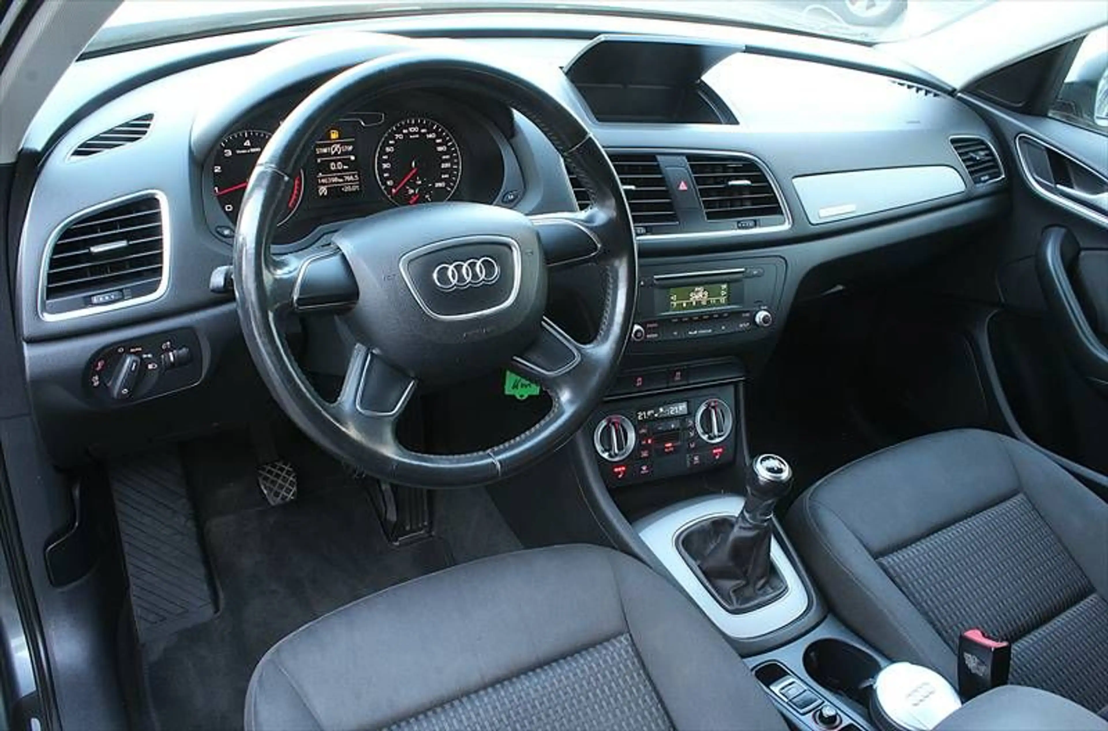 Audi Q3 2,0 TFSI Quattro Klimaautom Sitzhzg Xenon Alu — photo 6