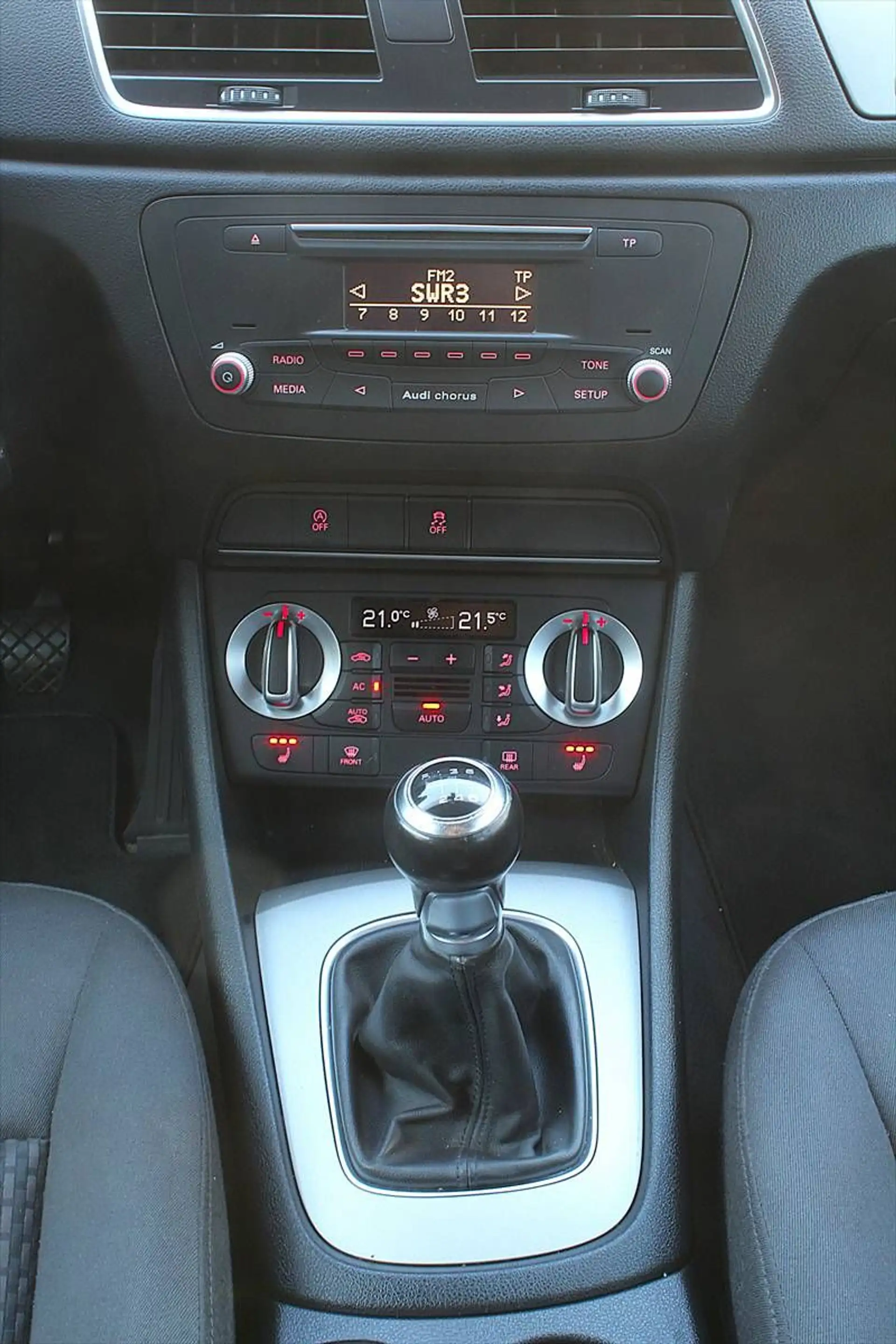 Audi Q3 2,0 TFSI Quattro Klimaautom Sitzhzg Xenon Alu — photo 7