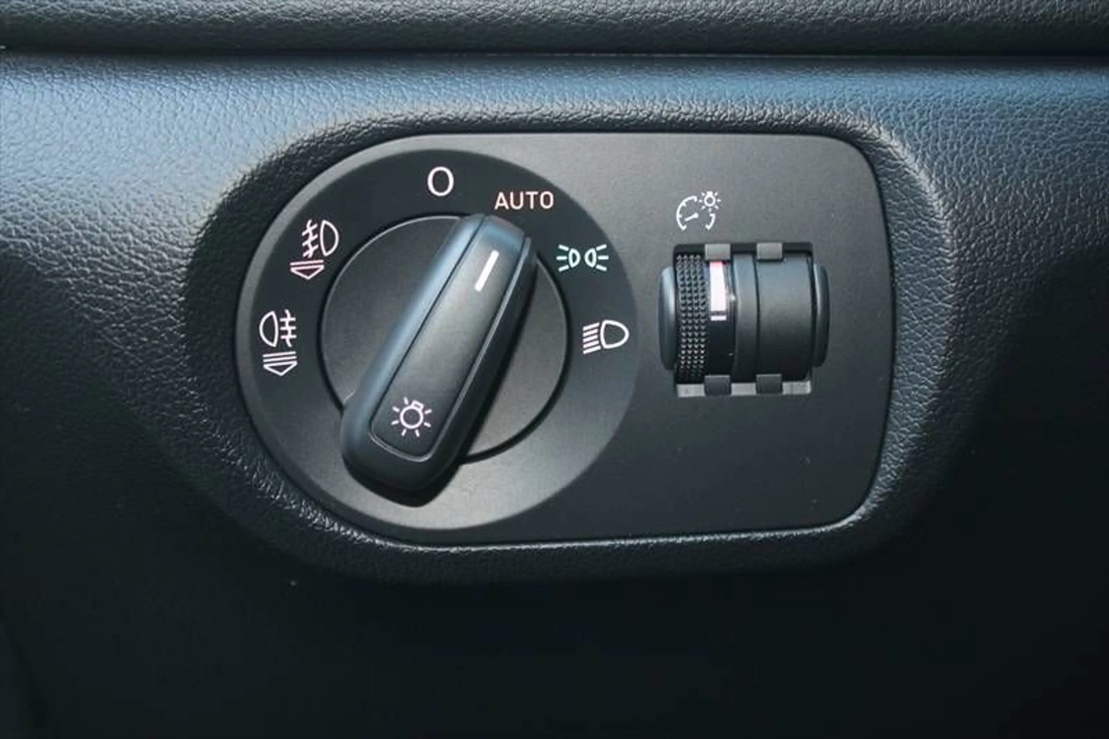 Audi Q3 2,0 TFSI Quattro Klimaautom Sitzhzg Xenon Alu — photo 8