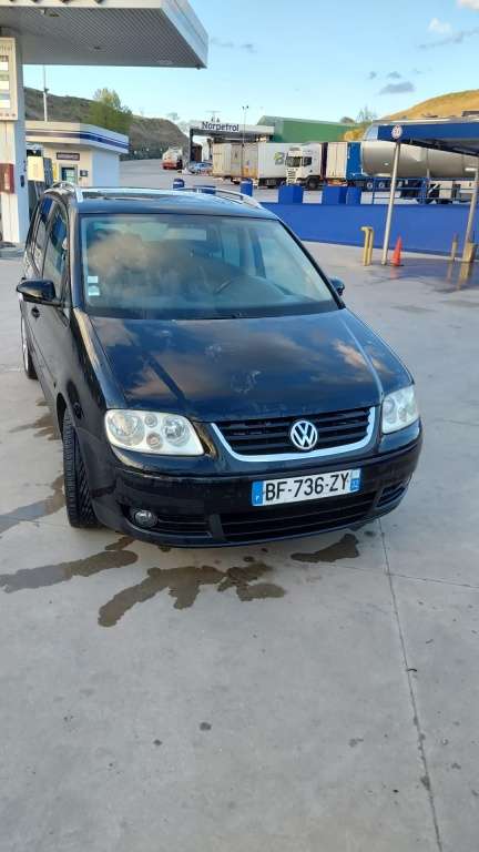 Volkswagen Touran 2.0TDI Highline - foto 1