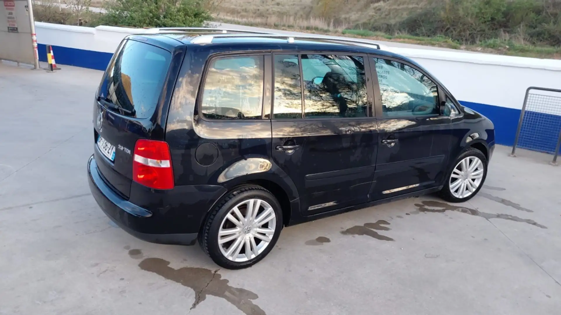 Volkswagen Touran 2.0TDI Highline Negro - 2