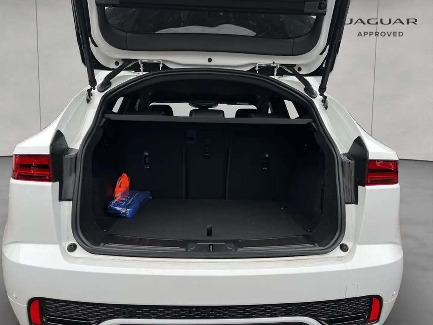 Jaguar E-Pace D200 AWD R-Dynamic SE 150 kW, 5-türig (Dies bijela - 2